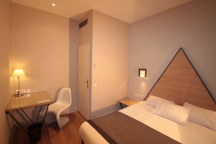 Room 12 of 30
