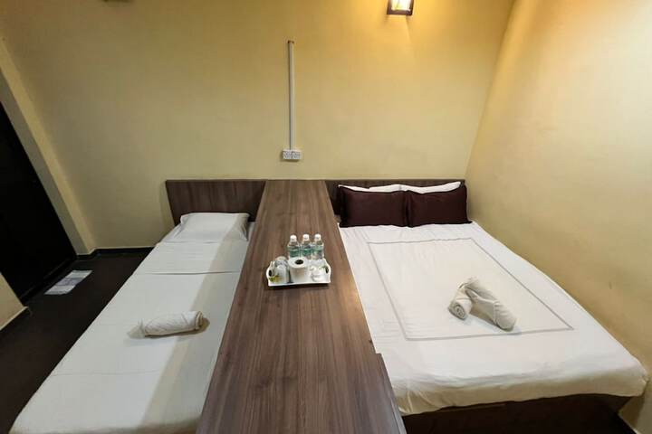 Room 13 of 28