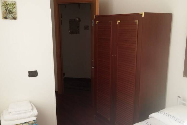 Room 6 of 18