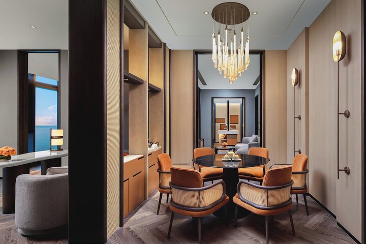 Room 53 of 118