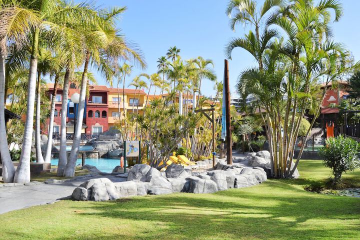Hotel with Pool