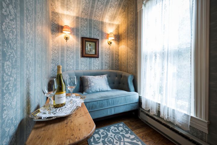 Room 3 of 89