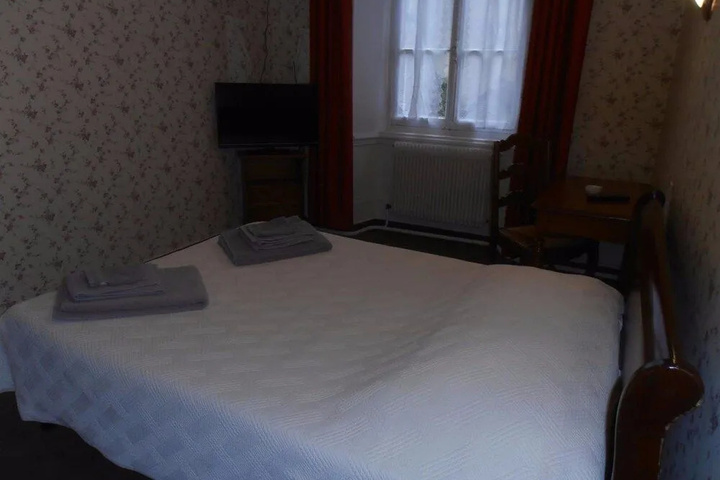 Room 4 of 15