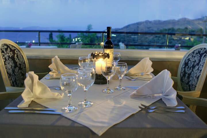 Dining 54 of 72