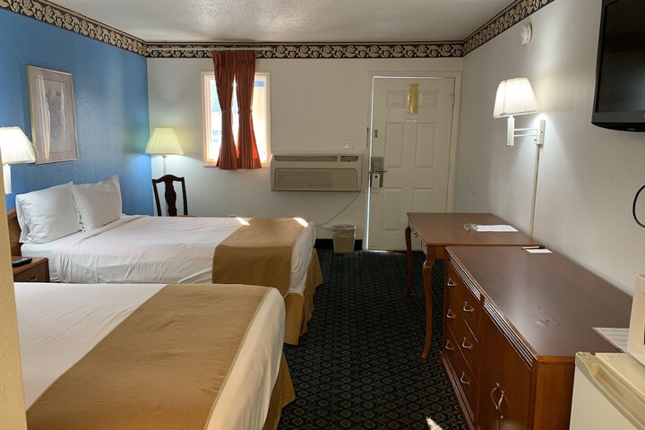 2 Double Beds (7 of 11)