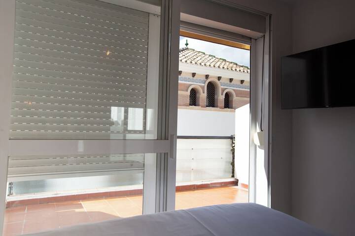 Room 4 of 37
