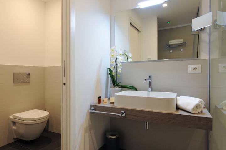 Room 54 of 85
