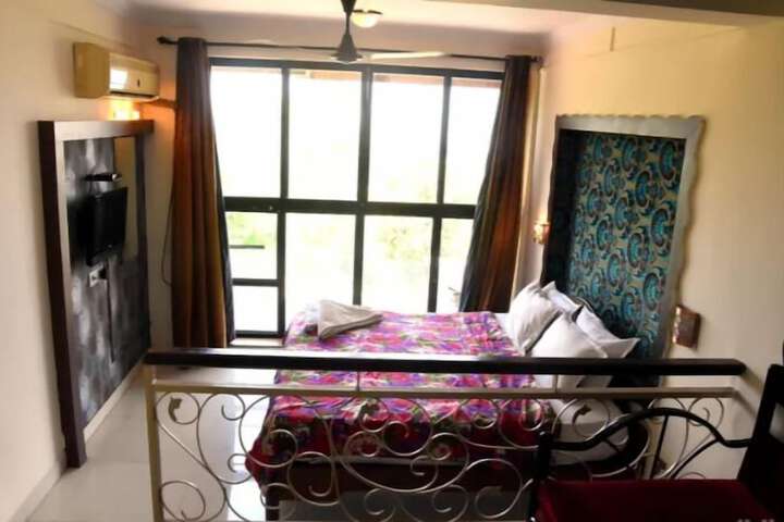 Room 9 of 25