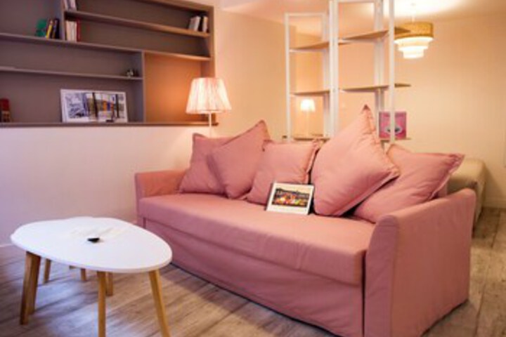 Room 42 of 90