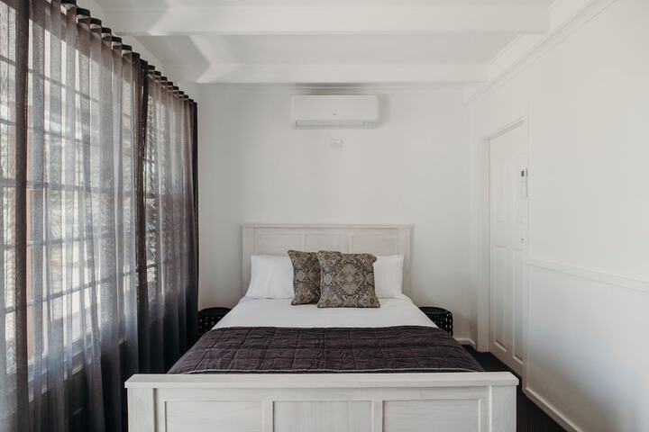 Room 8 of 38