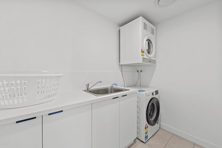 Laundry 87 of 109