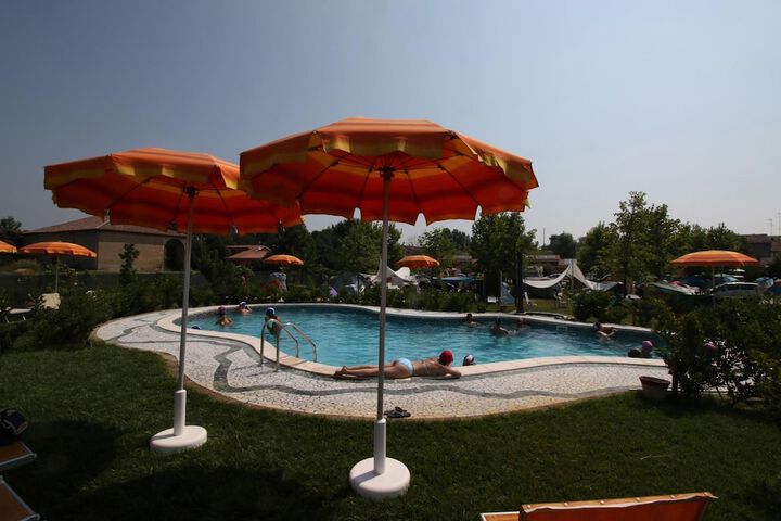 Pools & Facilities