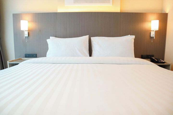 Room 10 of 103