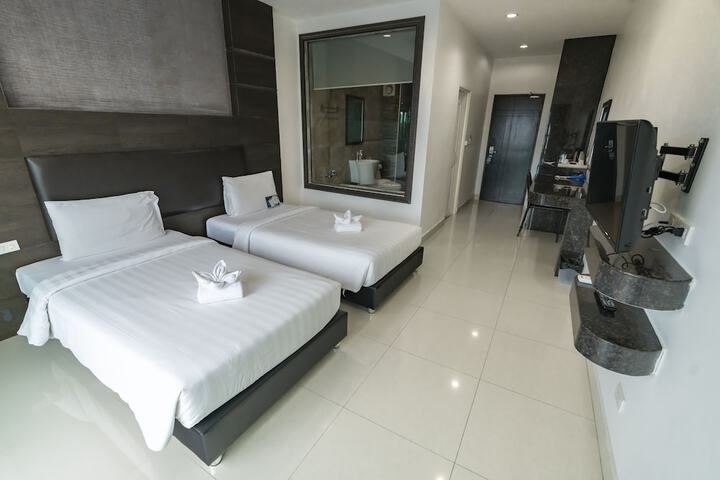 Room 8 of 140