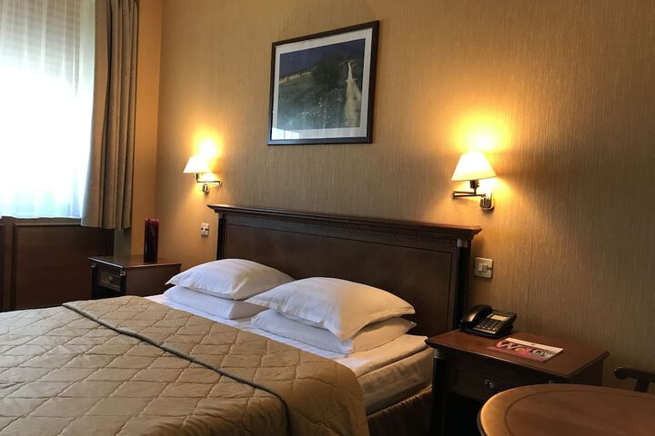 Room 8 of 64