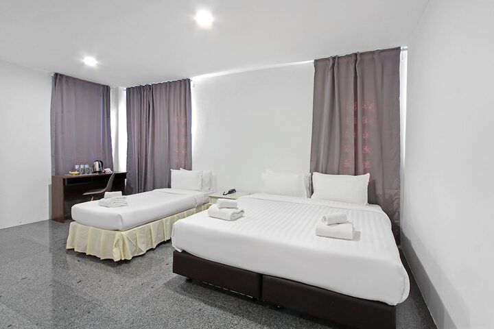 Room 44 of 69