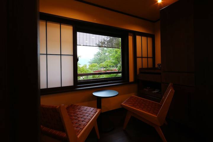 Room 8 of 134