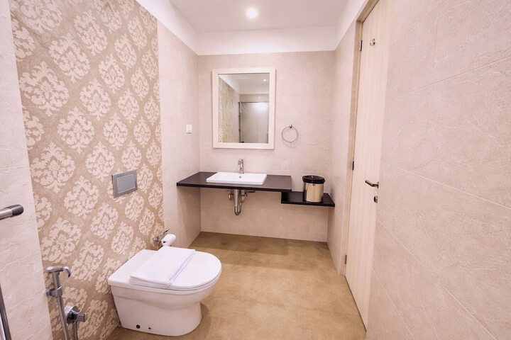 Room 7 of 10