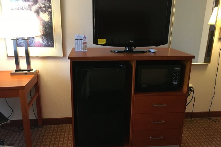 1 King Bed (7 of 12)