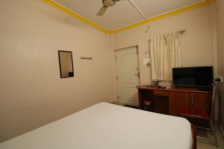 Room 10 of 31