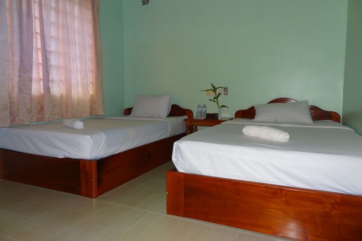 Room 9 of 38