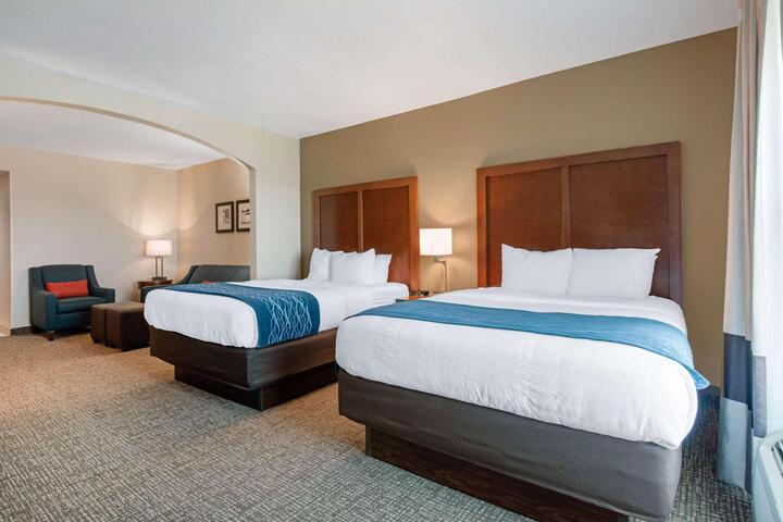2 Queen Beds (8 of 9)