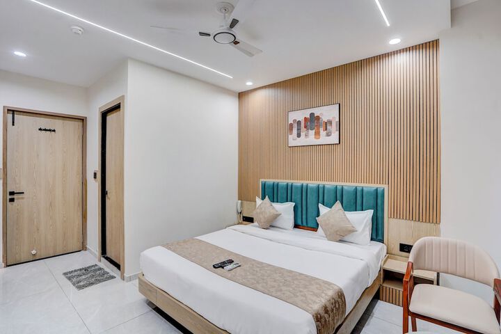 Room 9 of 25