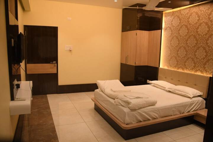 Room 5 of 20