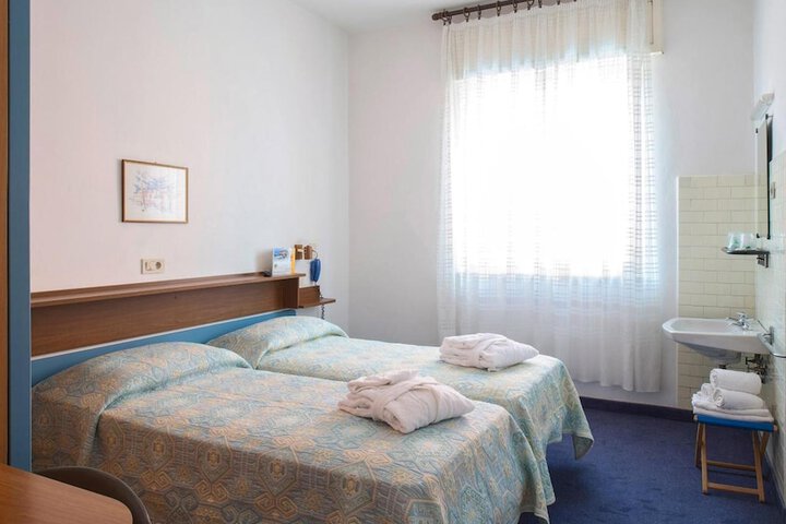 Room 7 of 44