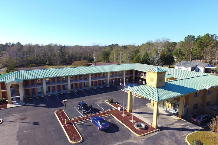 Property Grounds 25 of 31