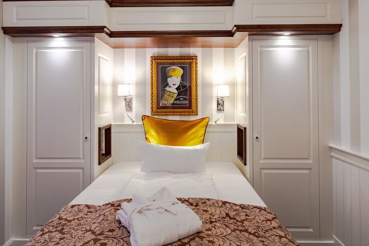 Room 38 of 77