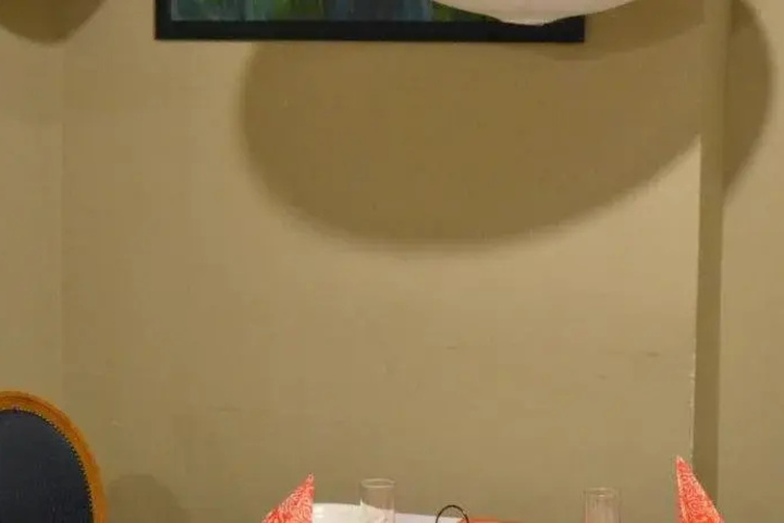 Room 7 of 18