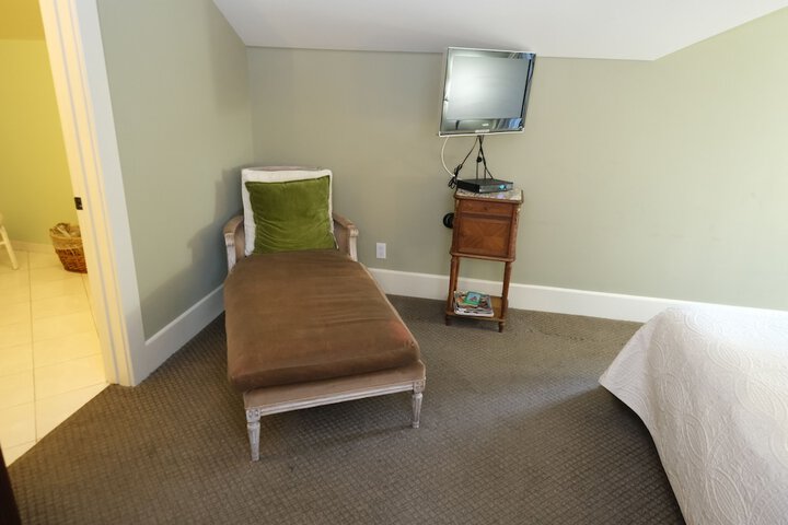 Room 93 of 252
