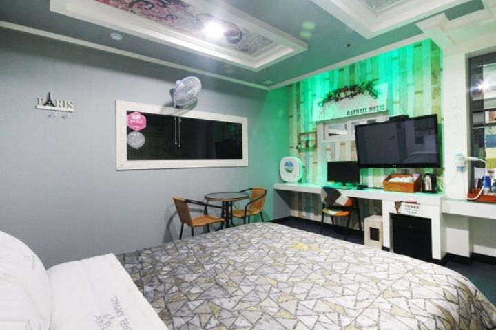 Room 60 of 80