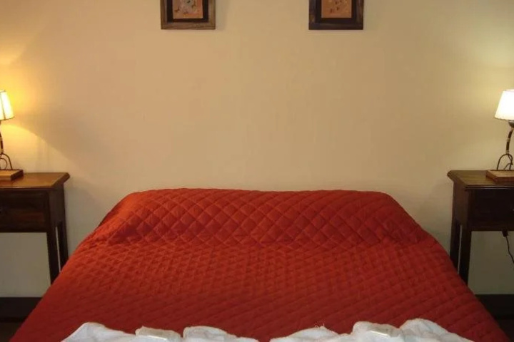Room 4 of 16