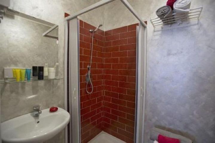 Room 15 of 19