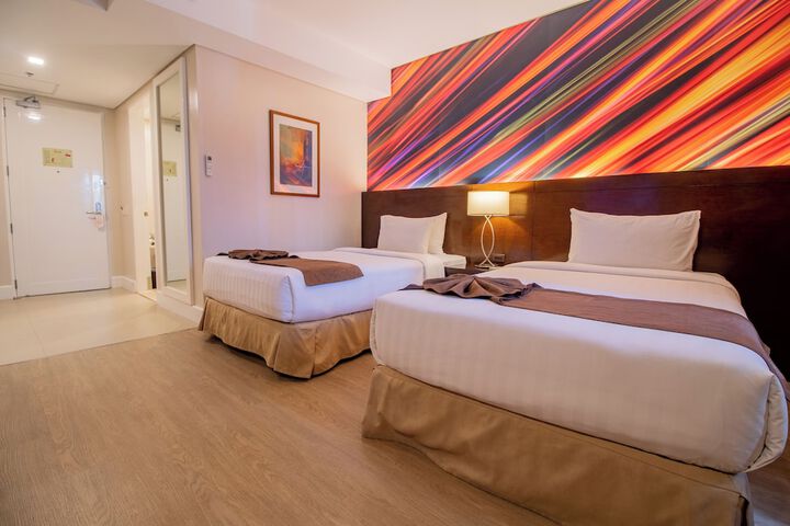 Room 25 of 104