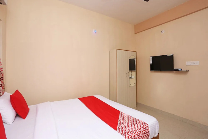 Room 5 of 12