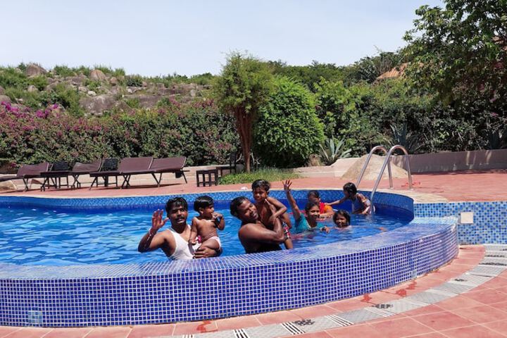Pool 32 of 71