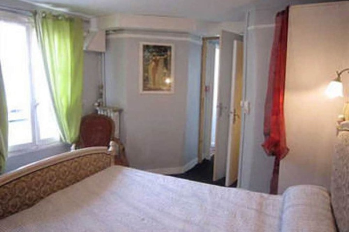 Room 6 of 30