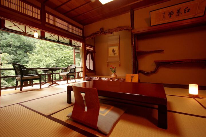 Room 3 of 42