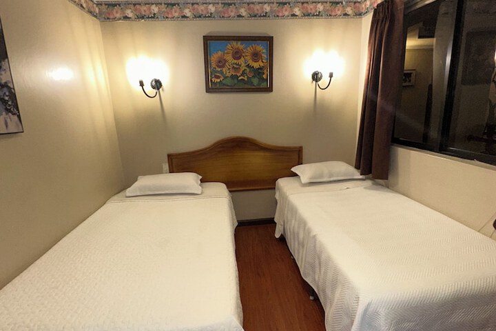 Room 52 of 132