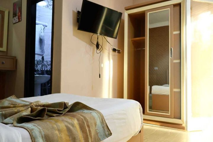 Room 32 of 92