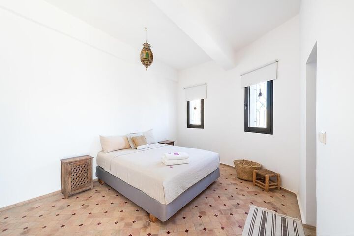 Room 2 of 8