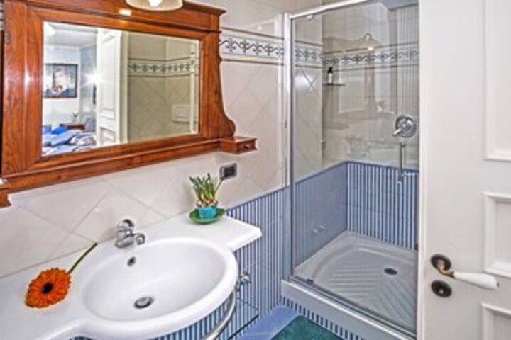 Room 4 of 20