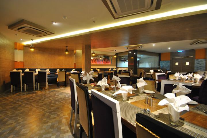 Dining 48 of 57