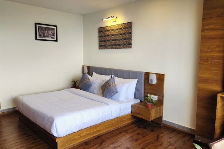 Room 5 of 13