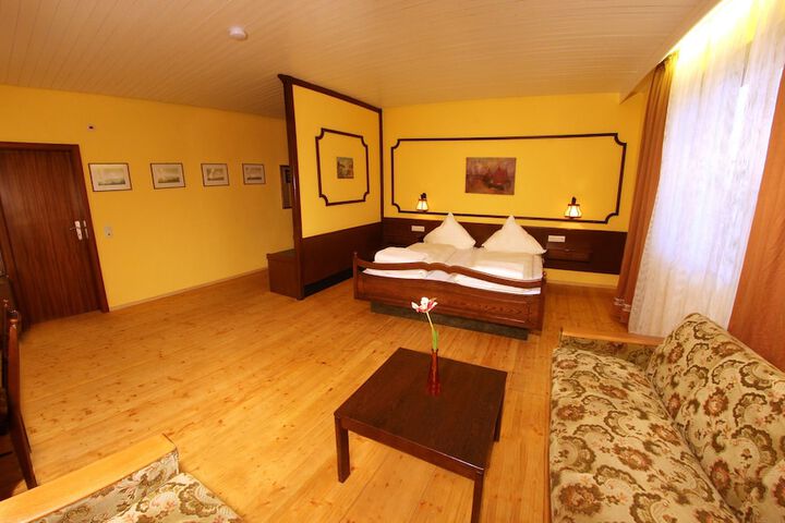 Room 16 of 38