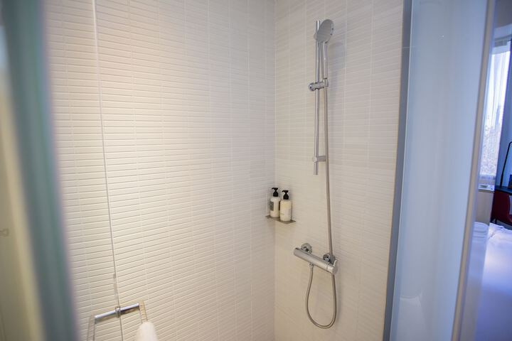 Room 52 of 83