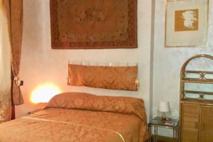 Room 9 of 26